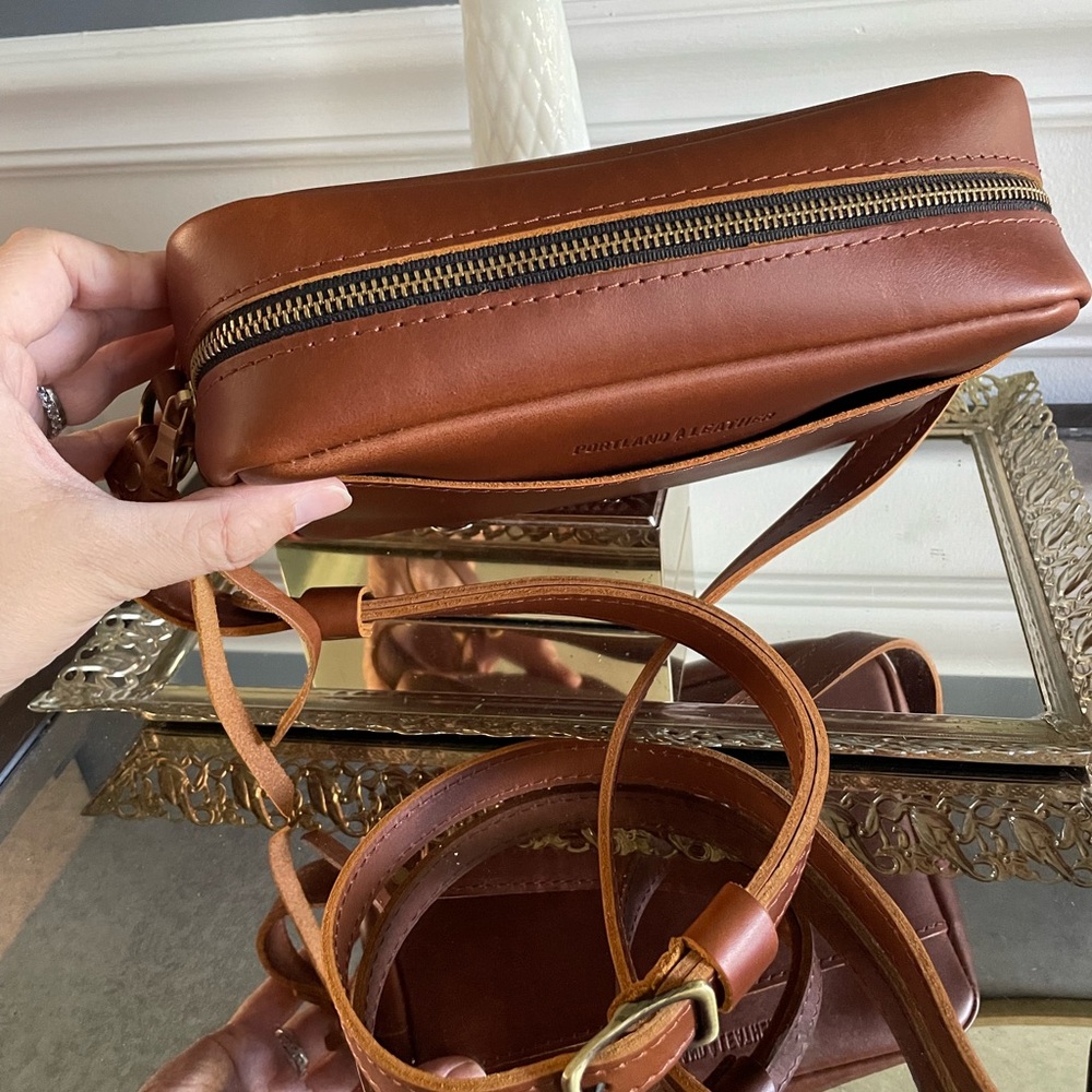 Portland Leather Camera Crossbody- Honey - Picture 4 of 8